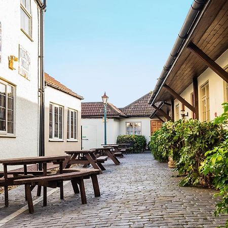 The Half Moon Inn And Country Lodge Йеавил Экстерьер фото